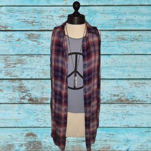 💜2/$12 Maurices Long Sleeveless Plaid Shirt Vest